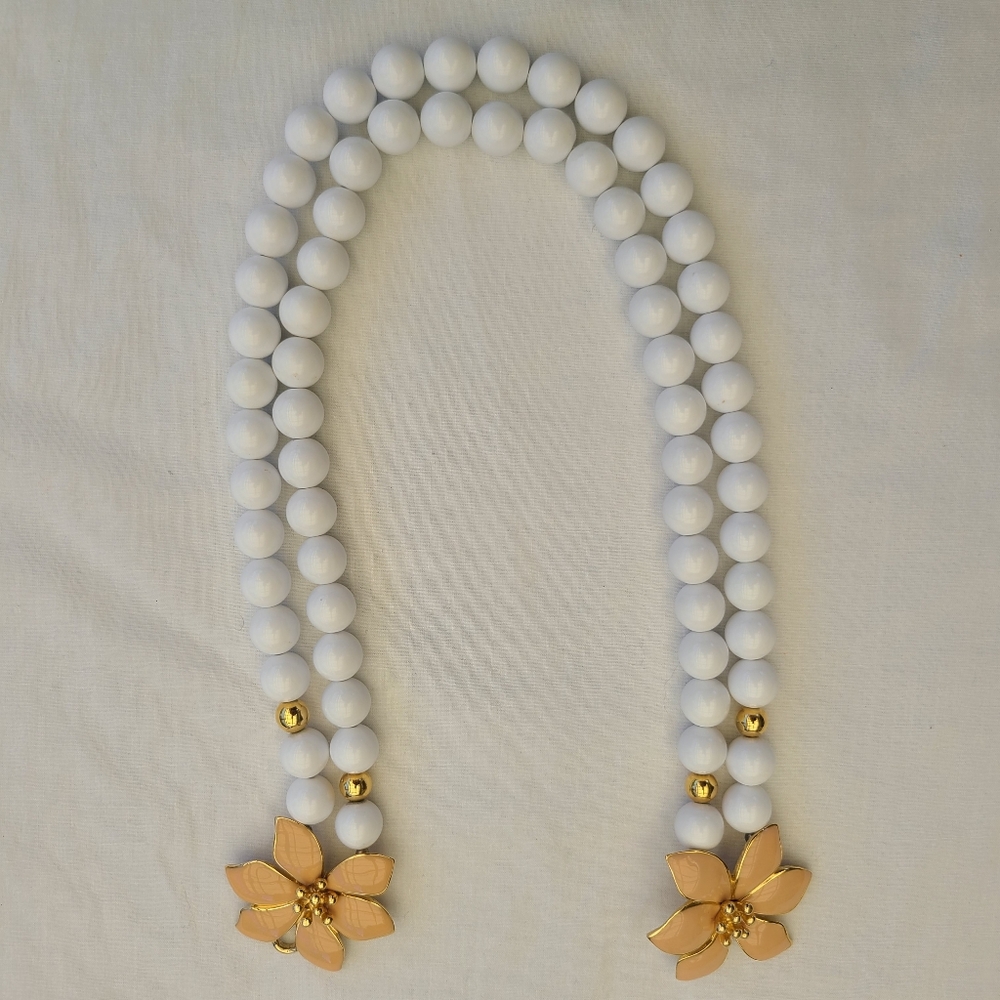 White & gold bead necklace with 2 peach enamel flowers with gold colored backing - Picture 3 of 9